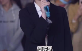 吹大风的小姐姐动画图片,吹大风小姐姐的动感瞬间